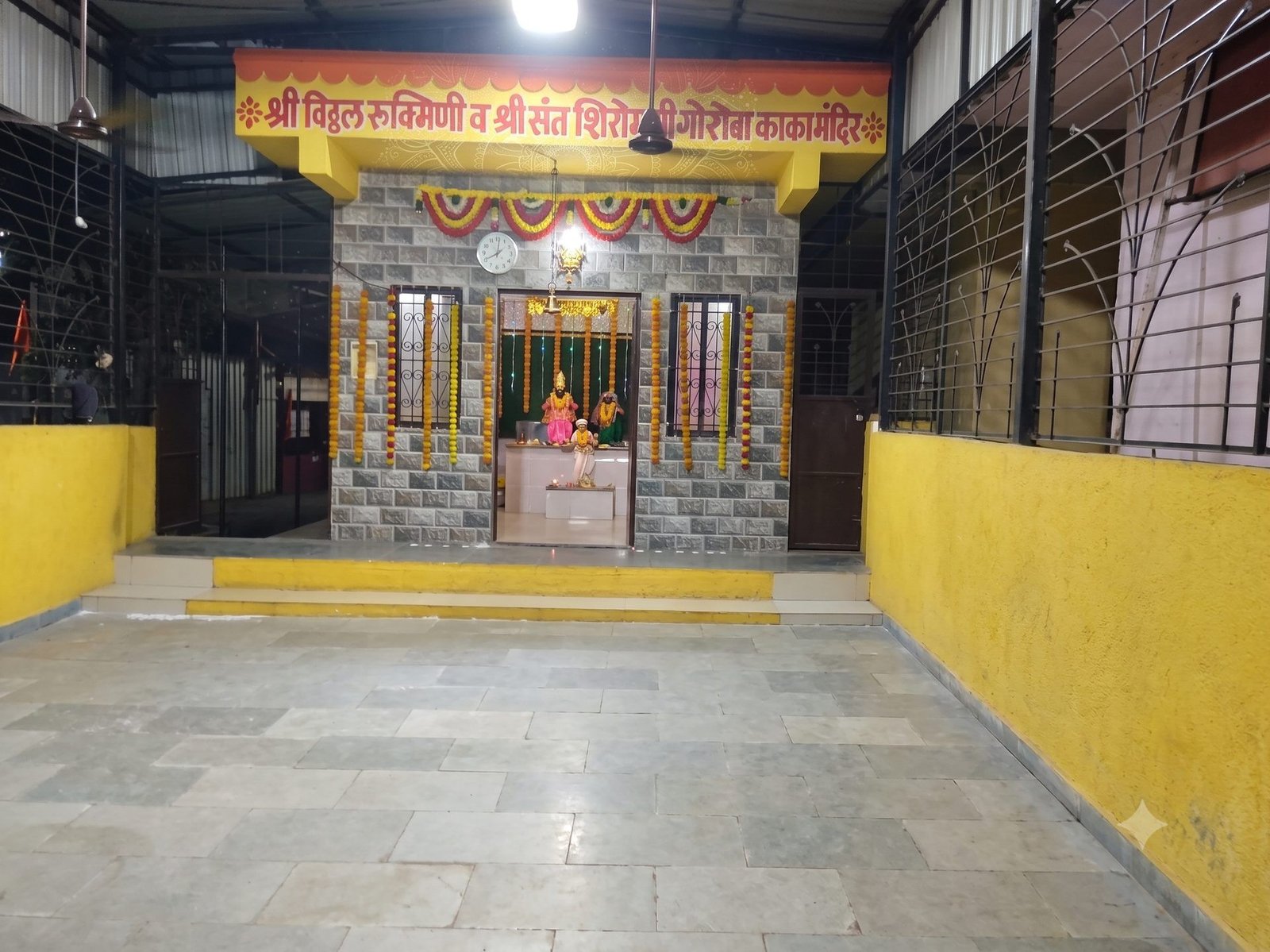 मंदिर परिसर