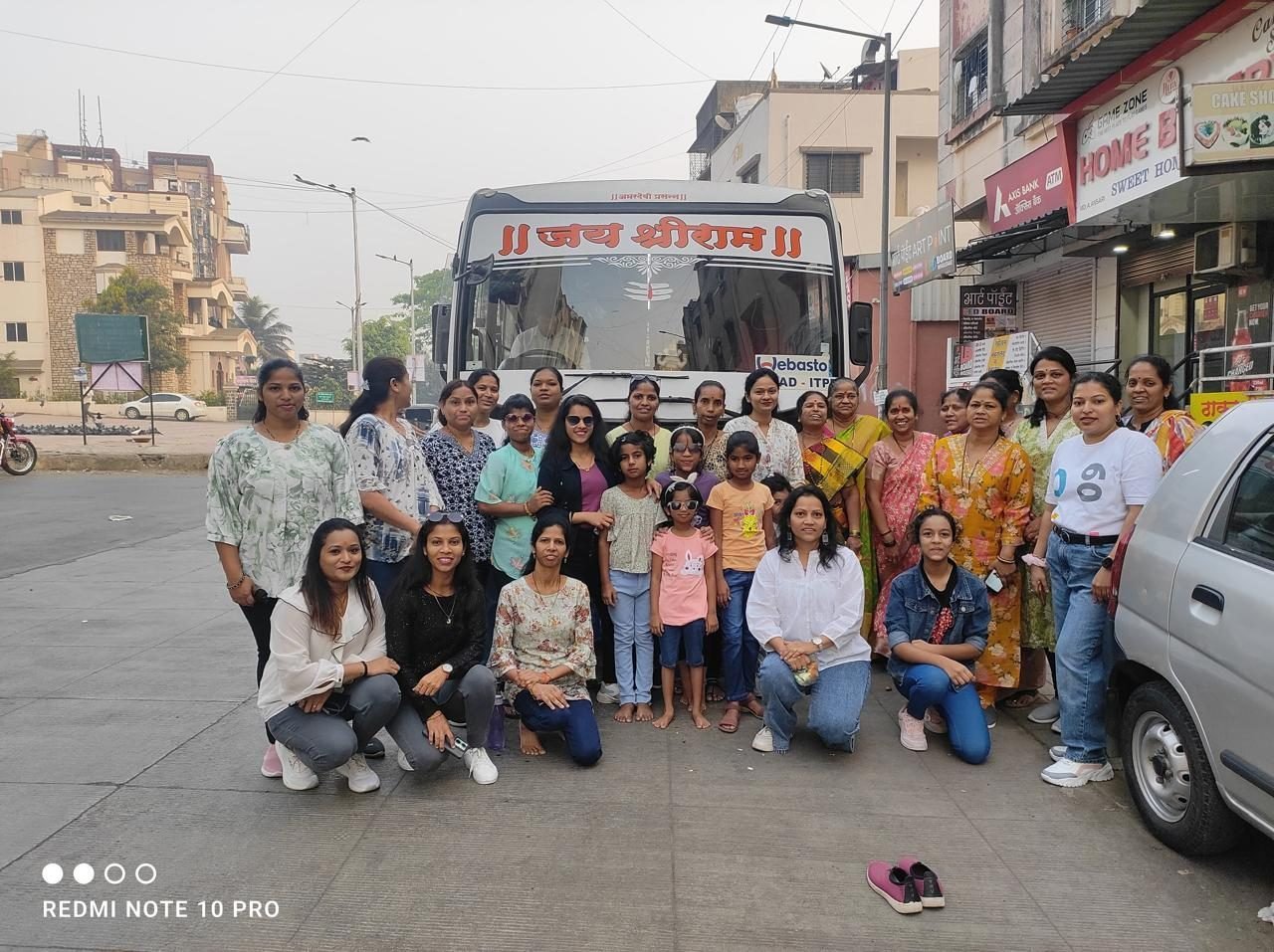 महिला मंडळ सहल प्रस्थान